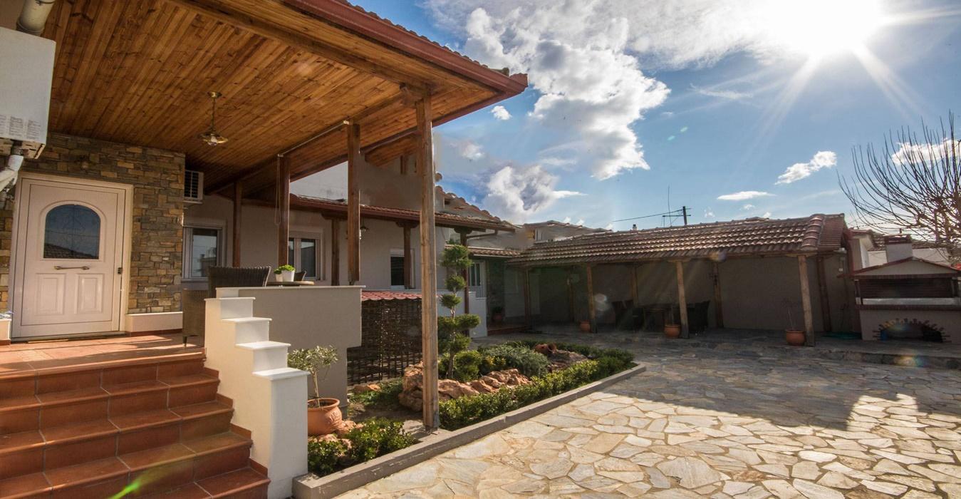 avli-voloshome-airbnb